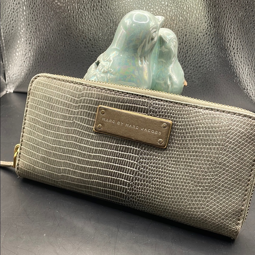 Marc by Marc Jacobs Gray Wallet 000727
